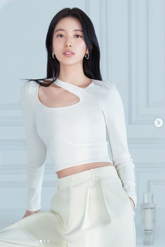 배수지, 가슴 절개 된 독특한 의상도 우아하게 소화…눈부…