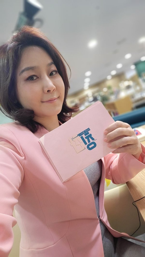 아나운서 윤지영, 가수로 새 출발 