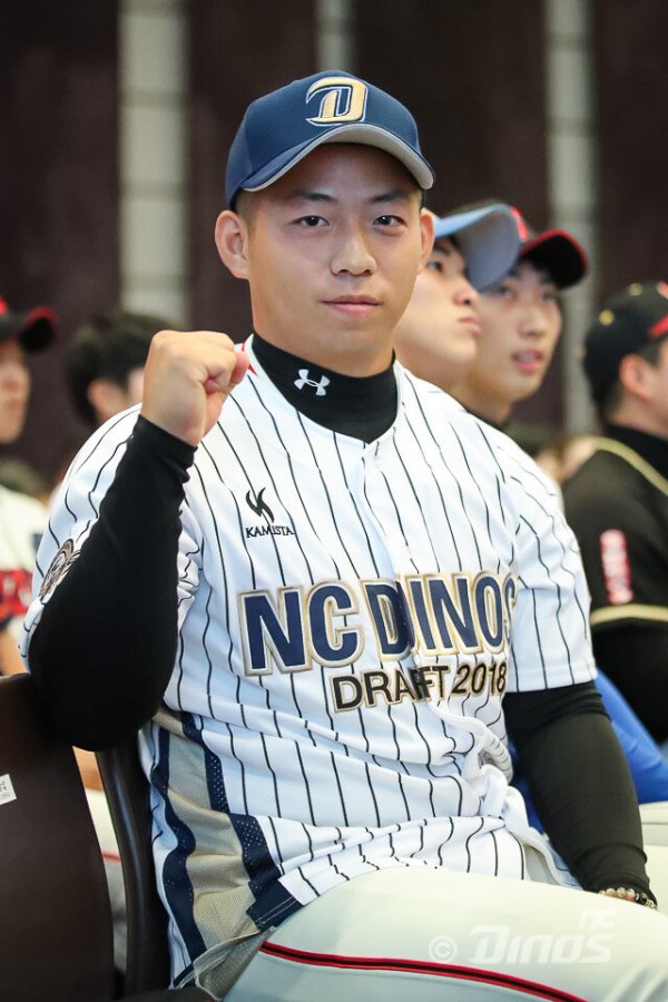 [IS 피플] &amp;quot;타격보고 뽑았다&amp;quot;…&amp;#39;창원 돌격대장&amp;#39; 1루수 오영수 : 네이트 스포츠