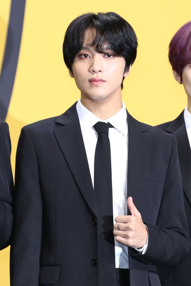 NCT 해찬, 실내 흡연 논란…