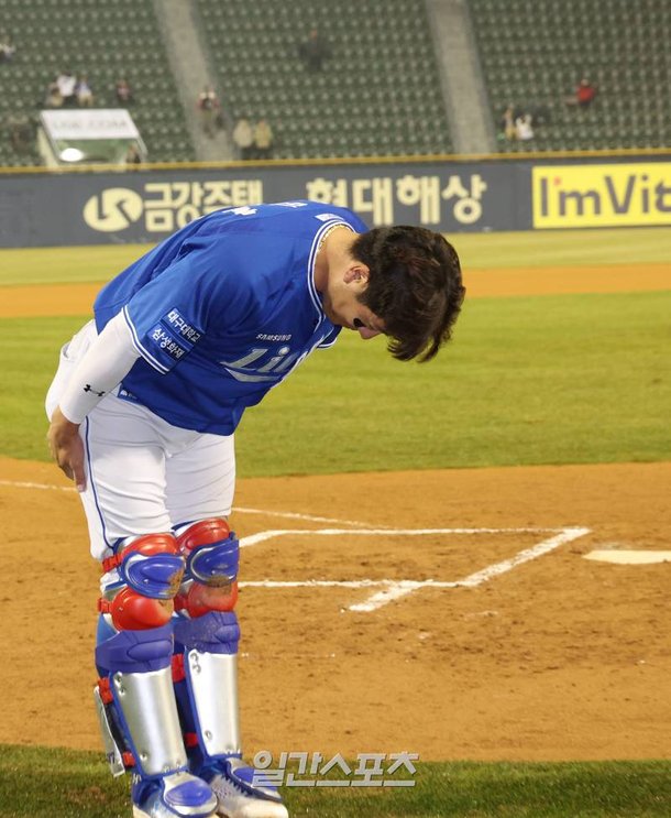 &amp;#39;불의의 헤드샷&amp;#39; 39세 포수가 허리를 숙였다, 강민호의 품격 &amp;quot;고참으로서 해야 할 일&amp;quot; : 네이트 스포츠