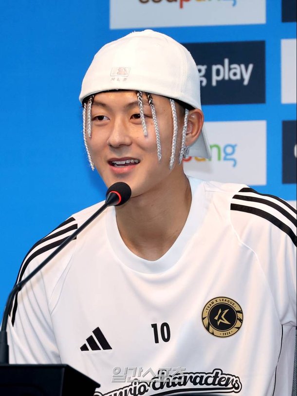 [IS 상암] &amp;quot;내년에는 &amp;#39;레-바-뮌&amp;#39; 기대한다&amp;quot; 이승우의 웃음…박태하 감독 &amp;quot;팬께 인상 남길 것&amp;quot; : 네이트 스포츠