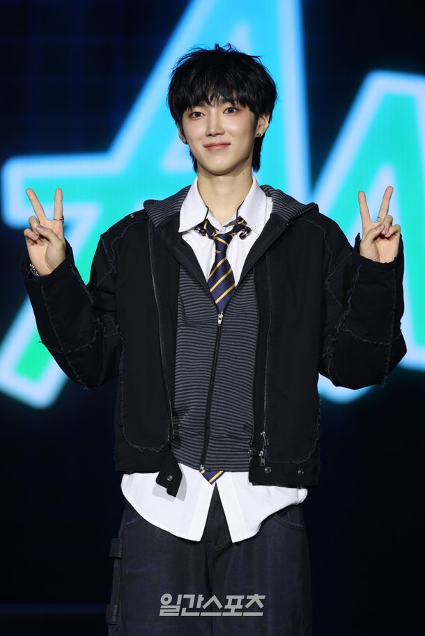 [포토] 에이엠피 하유준, 브이 : 네이트 연예
