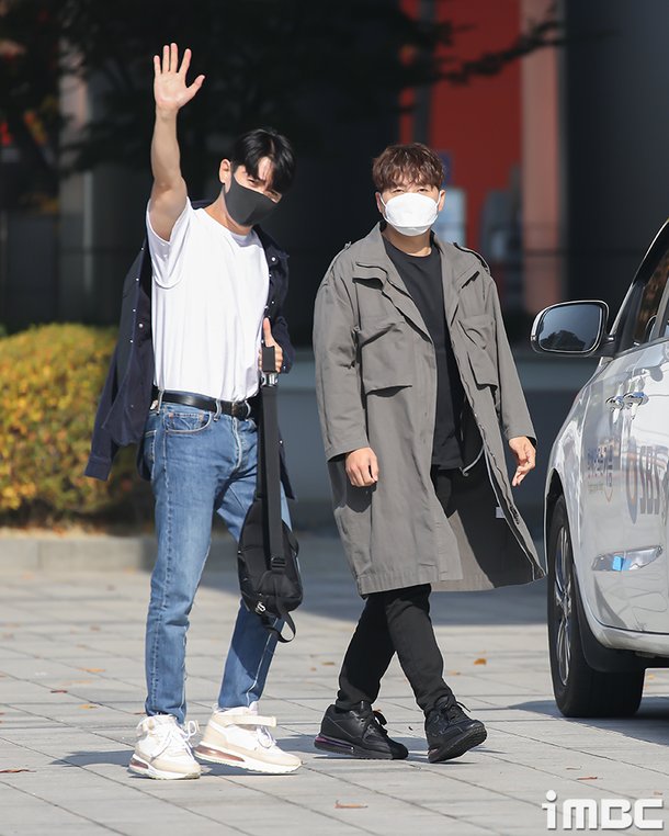 [포토] 노을 강균성-전우성, '초가을과 초겨울' 사이 : 네이트 뉴스