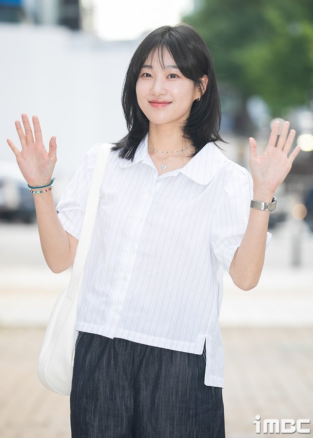 [포토] '봄 날의 햇살 같은' 하윤경 : 네이트 뉴스