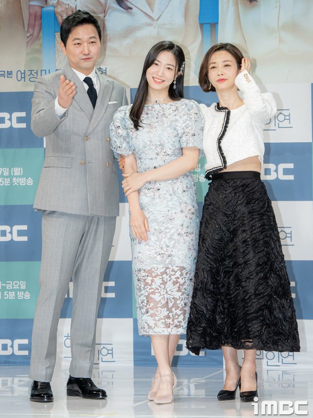 [포토] 김유석-정우연-고은미, 화목한 가족 : 네이트 뉴스