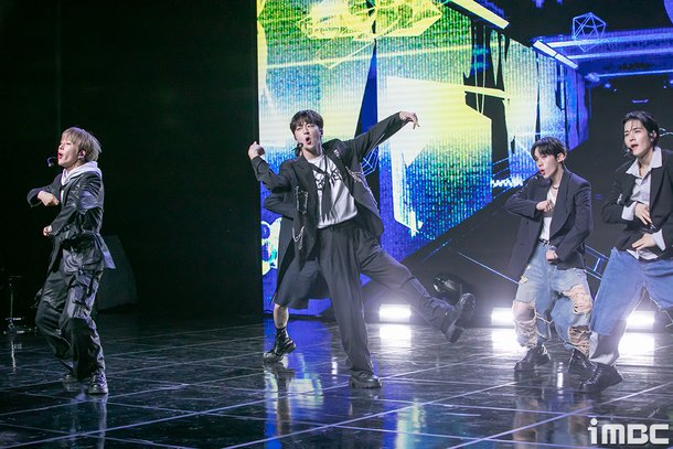 [포토] 디그니티 데뷔, '식혀' 무대 모음 : 네이트 뉴스