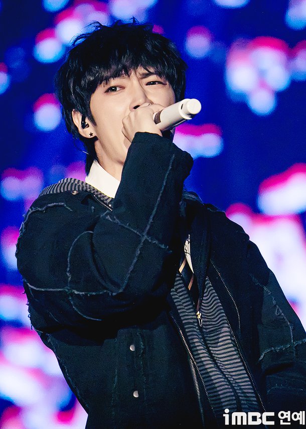 [포토] 에이엠피 하유준, 열정 무대 : 네이트 뉴스