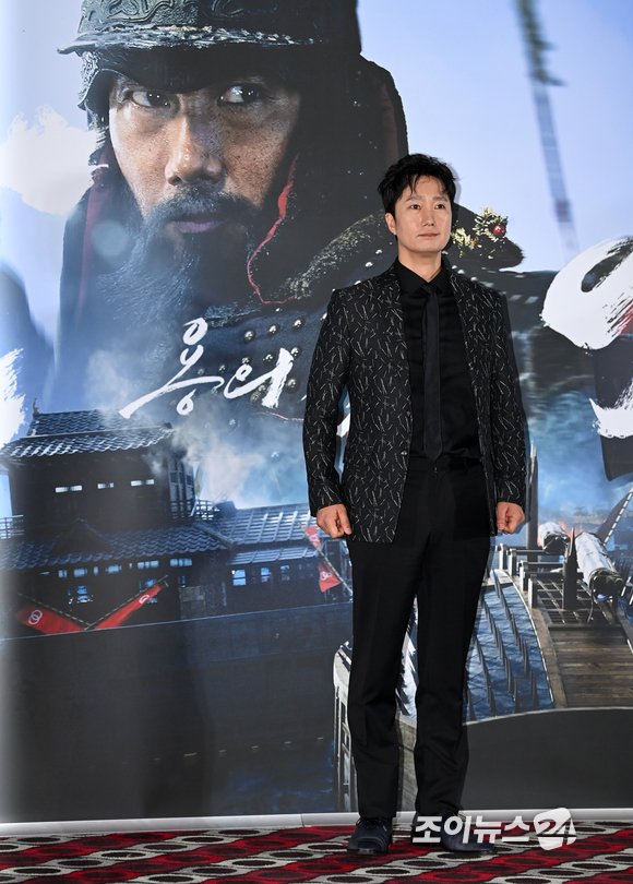 [포토]박해일, '이순신의 학익진 기대하세요' : 네이트 연예