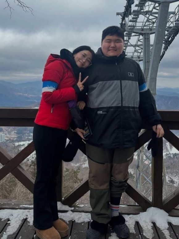 민이 언제 이렇게 컸어? 170cm 오윤아가 작아보이네 '깜짝' : 네이트 연예