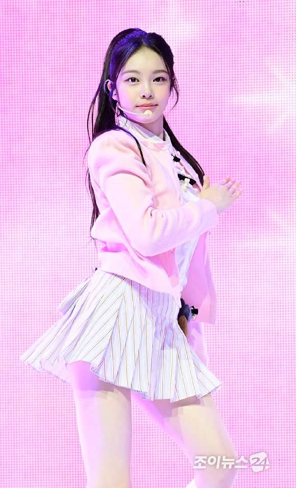 [포토] 하츠투하츠 이안, 처음 만나는 예쁨 : 네이트 연예
