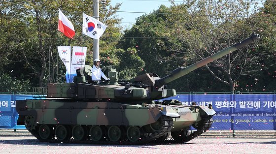 폴란드 대통령 마중 나왔다…K2전차·K9자주포 '초고속 배송' : 네이트 뉴스