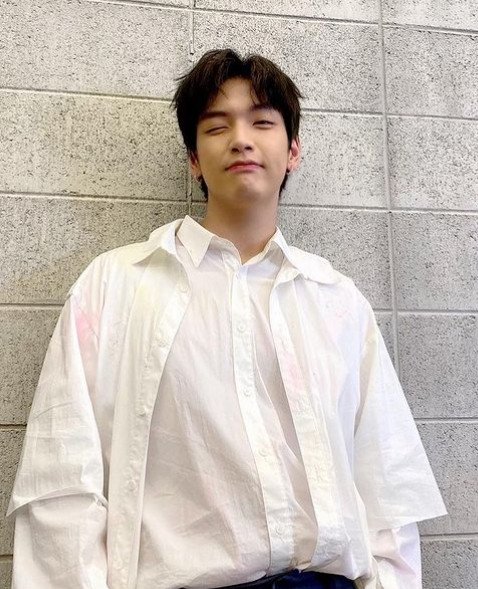 엔플라잉 김재현, 코로나19 확진…당분간 4인 체제 | 네이트 연예
