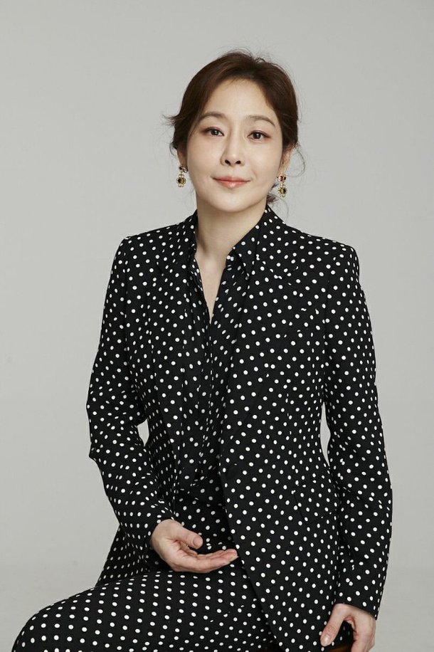 윤지영 전 아나, 방송 진행&신곡 발표…'프리' 선언의 좋은 예 : 네이트 연예