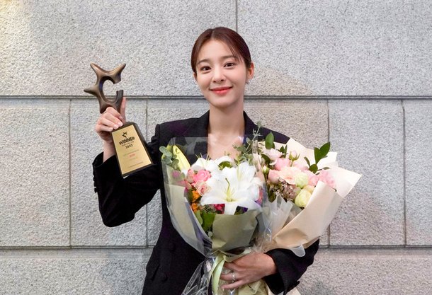 설인아 '올해의 라이징 스타' : 네이트 뉴스