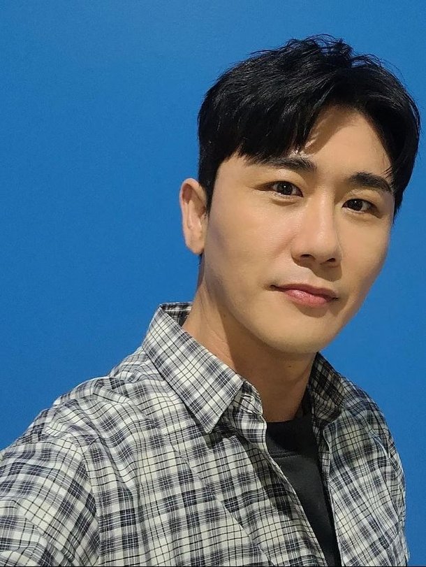'글로벌 탁' 영탁 팬클럽, 취약 계층 마스크 기부 : 네이트 뉴스