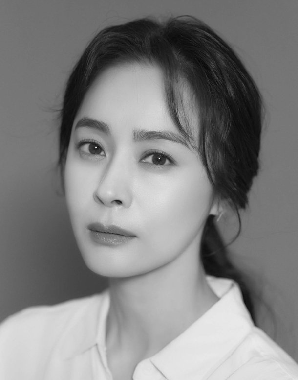 '방부제 미모' 우희진, 새프로필 공개 | 네이트 연예