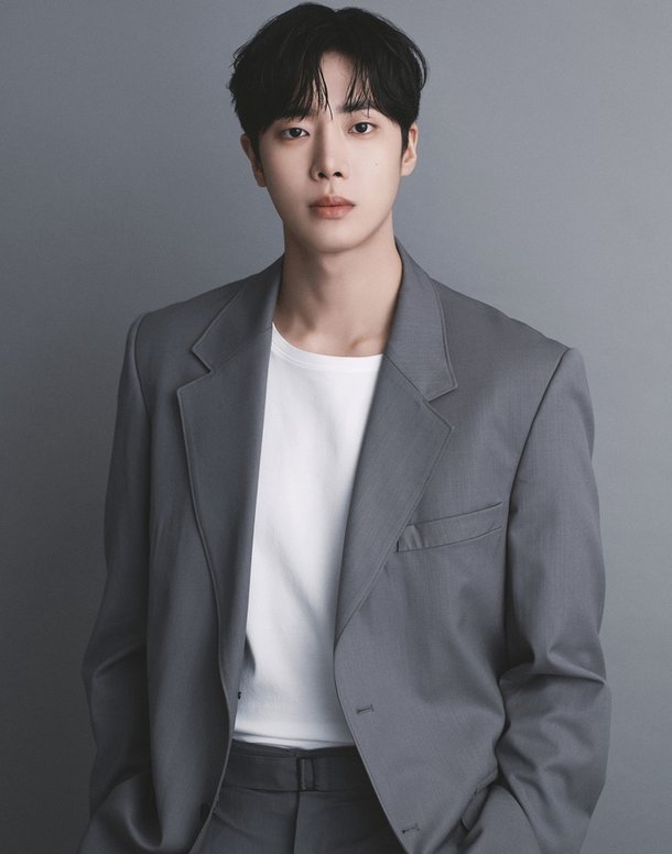 배우 추영우, 새로운 프로필 사진 공개 : 네이트 연예