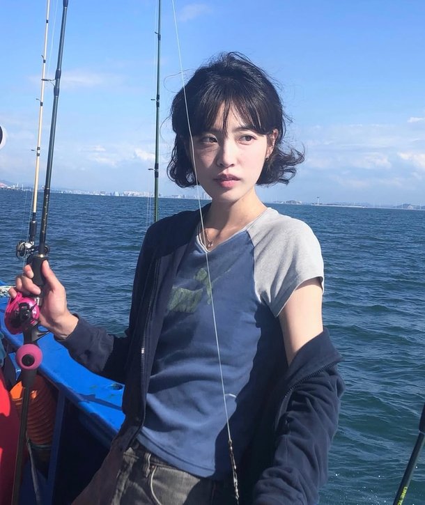 ♥이찬혁과 열애설…'1살 연상' 하지수, 누구? : 네이트 연예