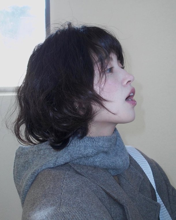 ♥이찬혁과 열애설…'1살 연상' 하지수, 누구? : 네이트 연예