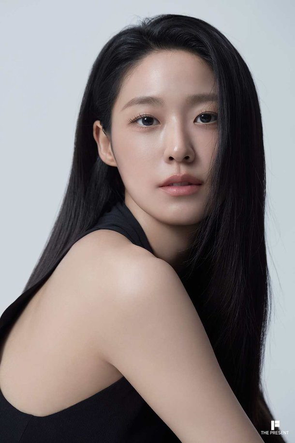 배우 김설현, 우아함과 청초함, 절제된 카리스마[화보] : 네이트 연예