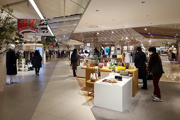 Hyundai Department Store's Apgujeong head store achieves 1 tr won sales ...