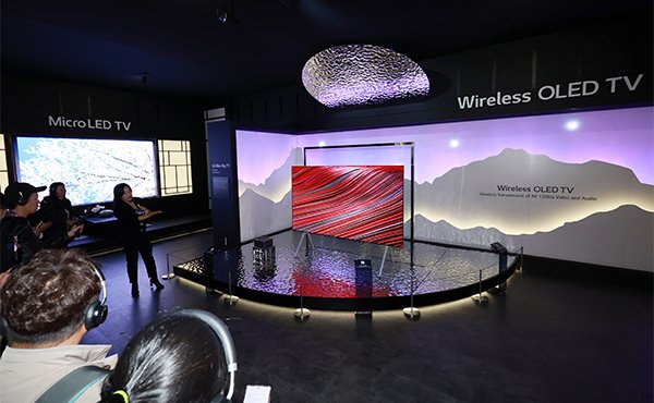 LG Elec unveils world's first wireless OLED TV at CES 2023 : 네이트 뉴스