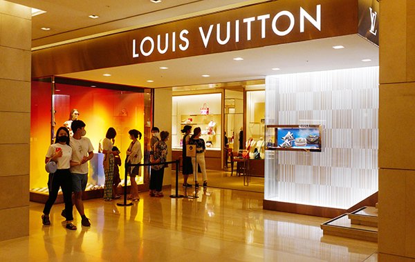 Dept. stores see surge in foreigner luxury goods purchases : 네이트 뉴스