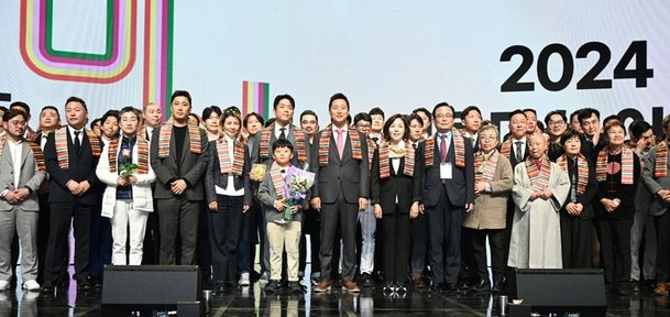 '흑백요리사' 안성재 모수 셰프 상복 터졌네…서울 미식어워드 공로상 수상 : 네이트 뉴스