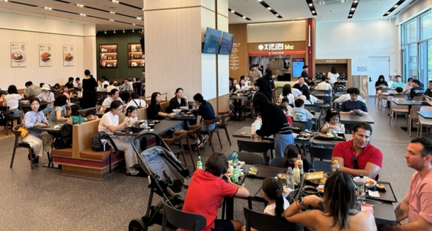 Food service firms find growth at airports, museums : 네이트 뉴스