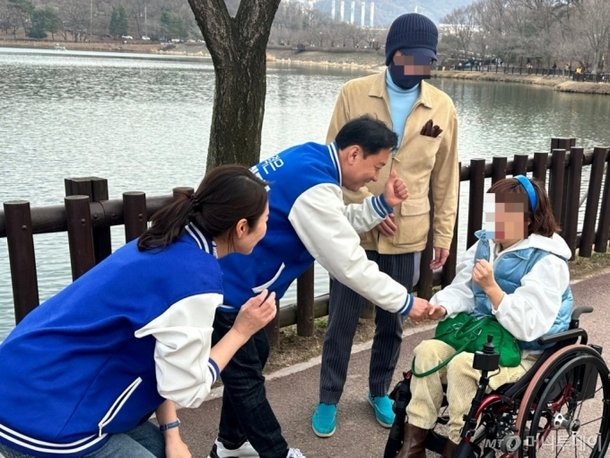 이광재 2024년 시민과 만나는 모습