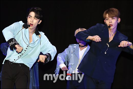 [MD포토] 업텐션 샤오-쿤, '완벽한 퍼포먼스' : 네이트 연예