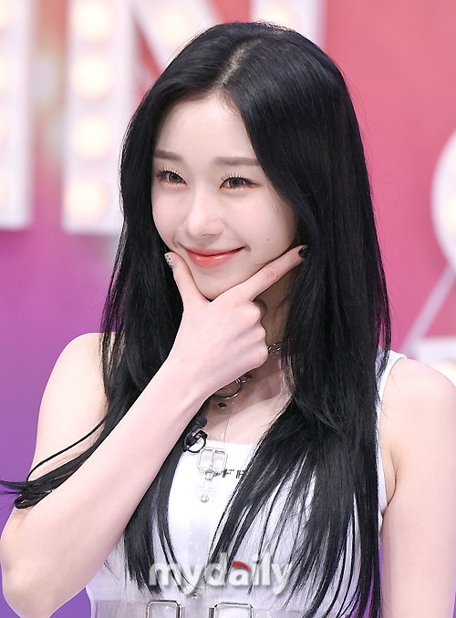 [MD화보] 시그니처 채솔·지원, 눈웃음 대결…승자는? : 네이트 연예