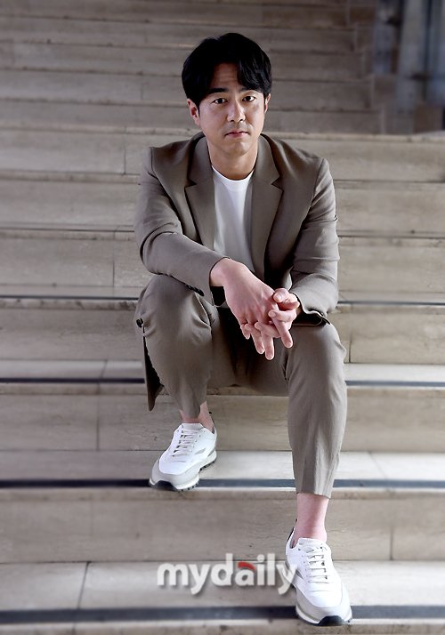 전석호 