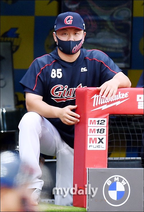 [MD포토] 경기 지켜보는 최현 감독대행 : 네이트 스포츠