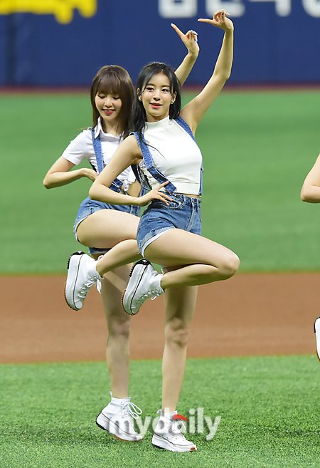 [MD포토] 우아! 우연 '핫팬츠 각선미' : 네이트 연예