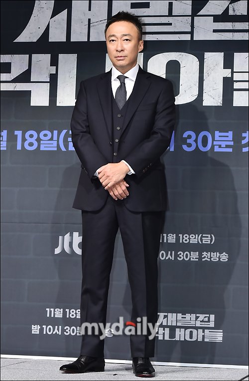 이성민, '재벌 회장의 미소' [MD포토] : 네이트 뉴스
