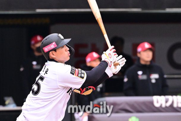 [MD포토] 강현우 '아쉽네' : 네이트 스포츠