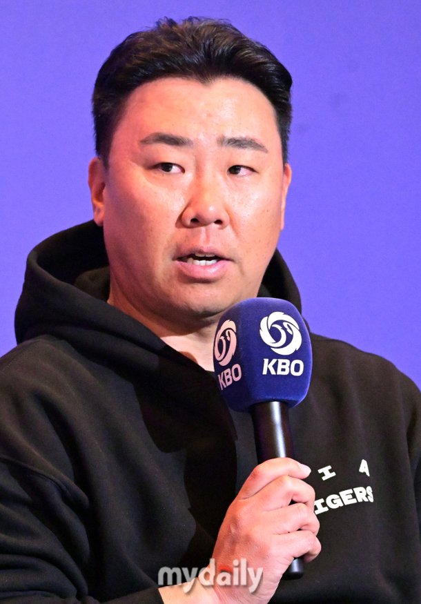 [MD포토] KIA 이범호 감독 &amp;quot;올 시즌 우승이 목표&amp;quot; : 네이트 스포츠