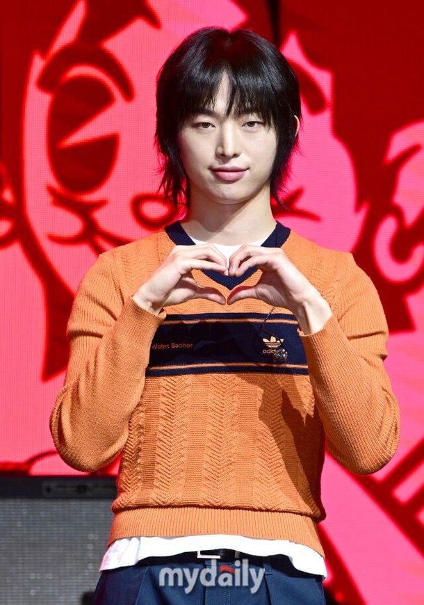 [MD포토] 드래곤포니 권세혁 '사랑해요' : 네이트 연예