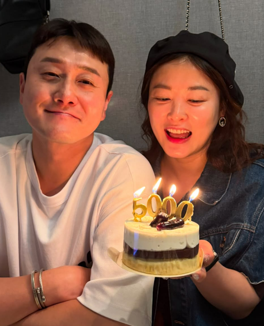 김원효, ♥심진화에 샤넬 선물 &amp;quot;결혼 5000일 얼른 은퇴합시다&amp;quot; : 네이트 연예