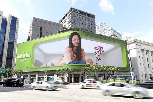 신세계百 미디어파사드…하이브 신인 걸그룹 '튜이드' 데뷔 뮤비 선봬 : 네이트 뉴스