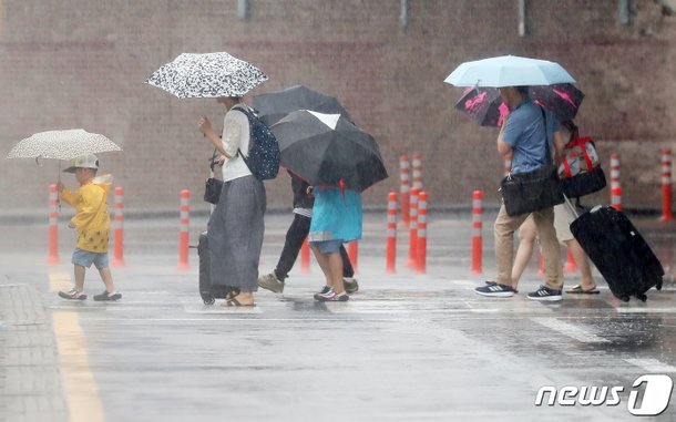 장마전선 북상 빨라져 서울·경기 낮부터 영향권…제주 호우경보 : 네이트 날씨