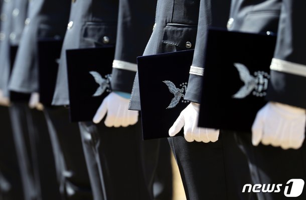軍 장교 진급 선발기준에 '연령' 없앤다…국방부 입법예고 : 네이트 뉴스