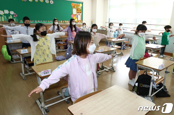 초등1·2학년 등교 시작···해맑은 아이들, 속타는 학부모 : 네이트 뉴스