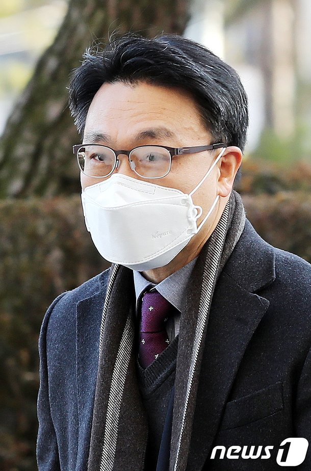 출근하는 김진욱 공수처장 후보 : 네이트 뉴스
