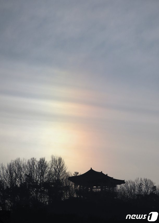 울산 남산 뒤로 뜬 채운 : 네이트 뉴스
