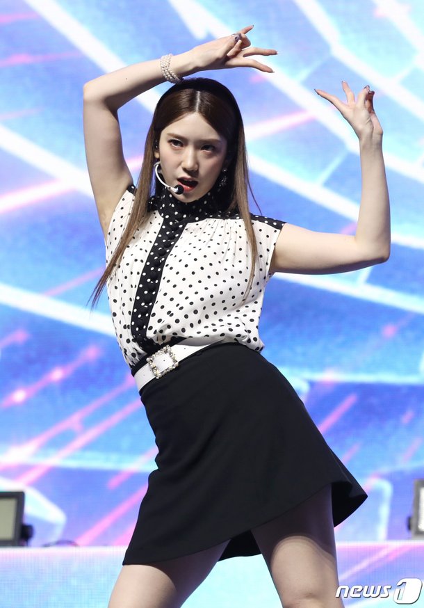 로켓펀치 수윤, 무대 장인 : 네이트 연예