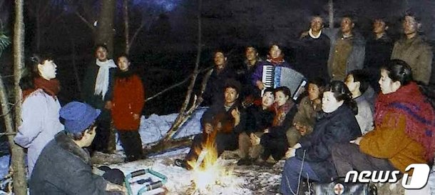 '고난의 행군' 속에도 낭만이…북한 