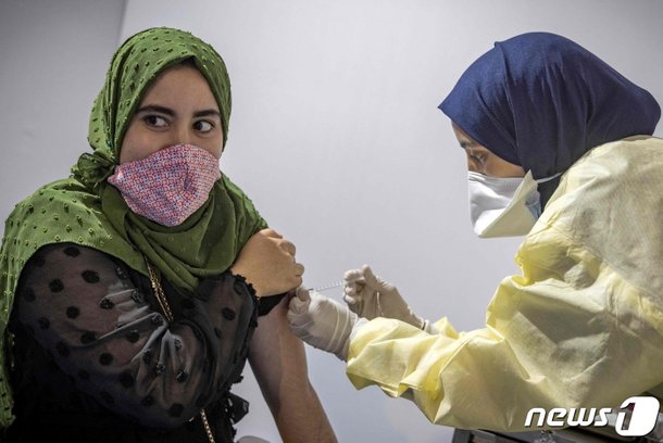 중국산 시노팜 백신 접종 받는 모로코인 네이트 뉴스 